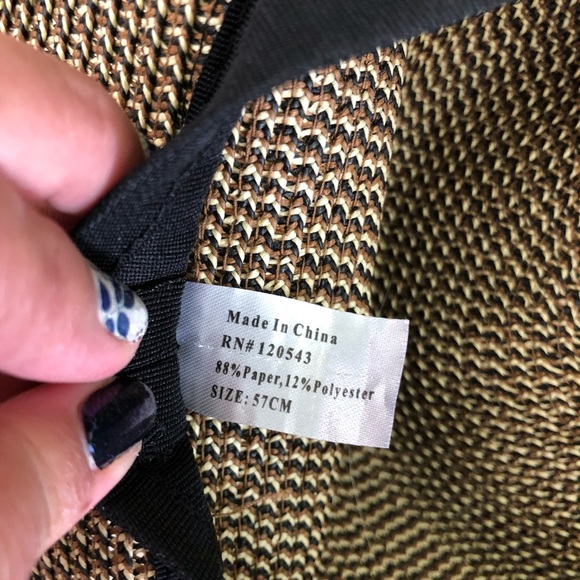 Only worn once cute lightweight adjustable Sun ☀️ 👒 with bow detail - Picture 3 of 6